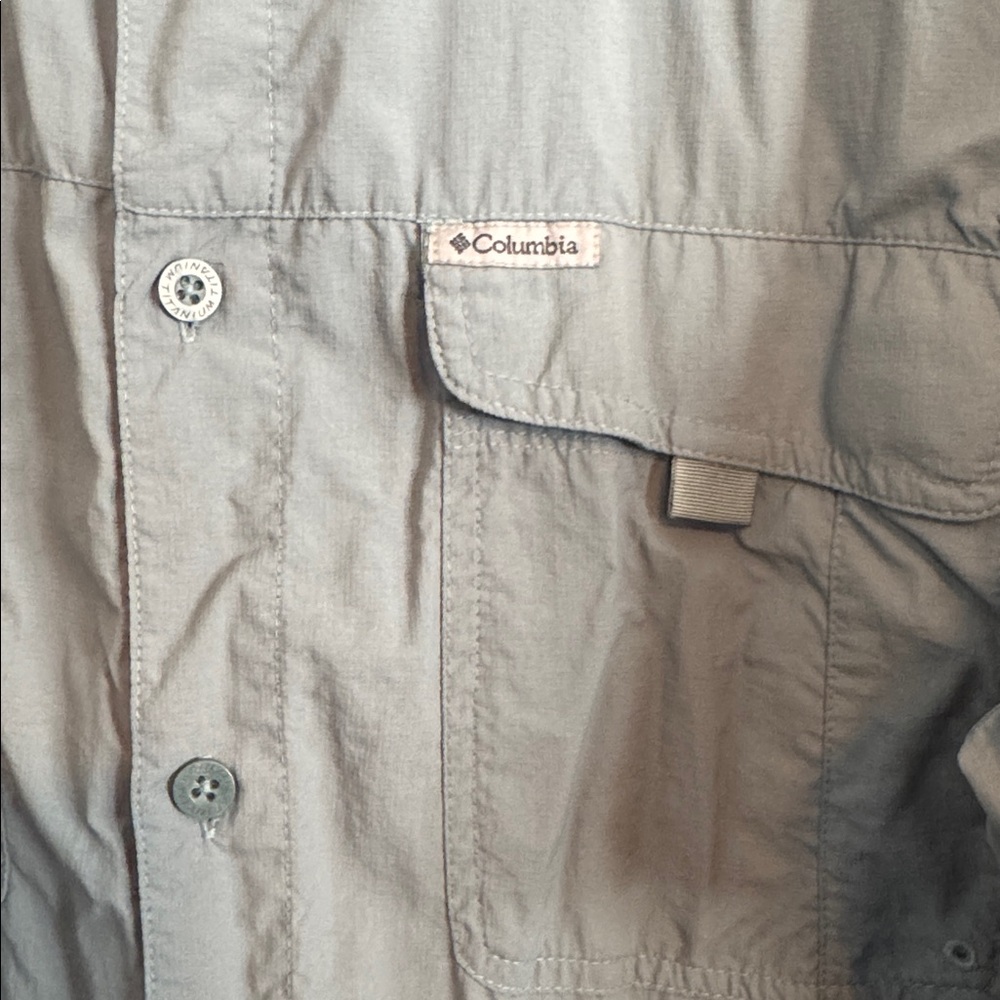 Men’s Columbia Titanium series fishing or sportsman shirt in XL. - Picture 3 of 6